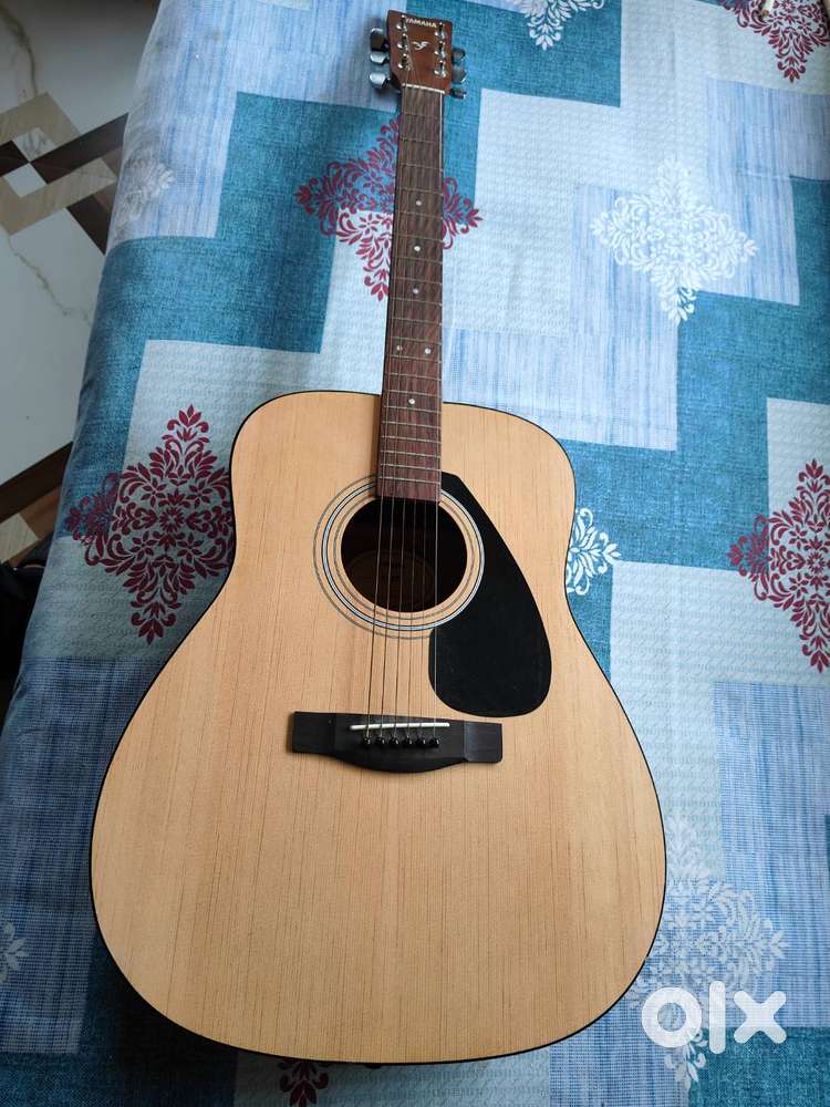 Yamaha F280 Acoustic Guitar (Natural, Beige)