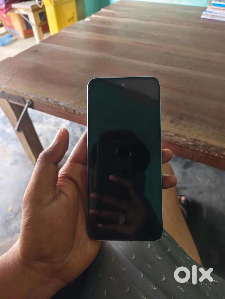 12 5G  4GB RAM 128 GB ROM