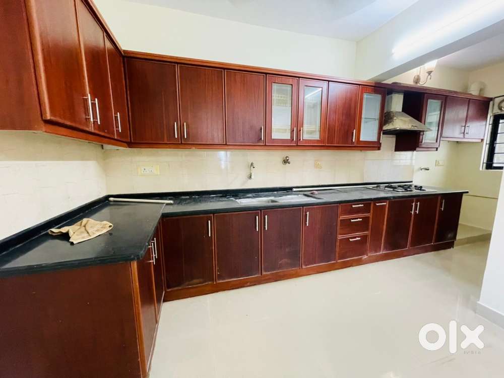 3 BHK SEMI FURNISHED FLAT
