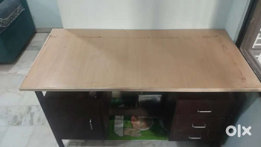 METAL OFFICE TABLE HEAVY