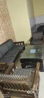 Sofa set for 5 seater sagawan ki lakadi  3sal Old urgent sale