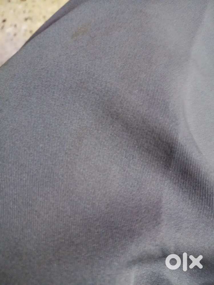 ROOM FOR RENT TO STUDENTS AND EMPLOYERS with 2 coats attached