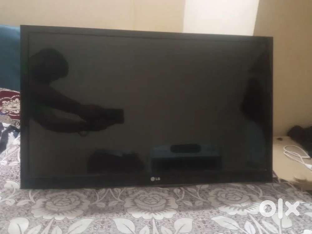 LG 32INCH TV