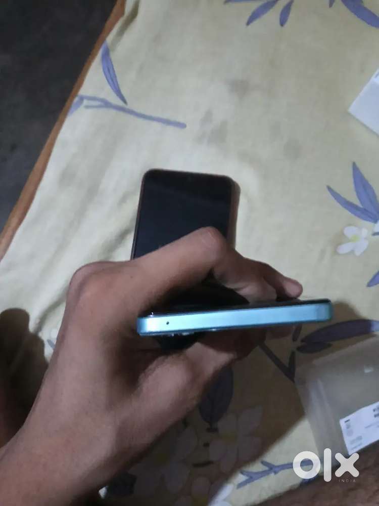 This is vivo t3 5g and it has only screen problem