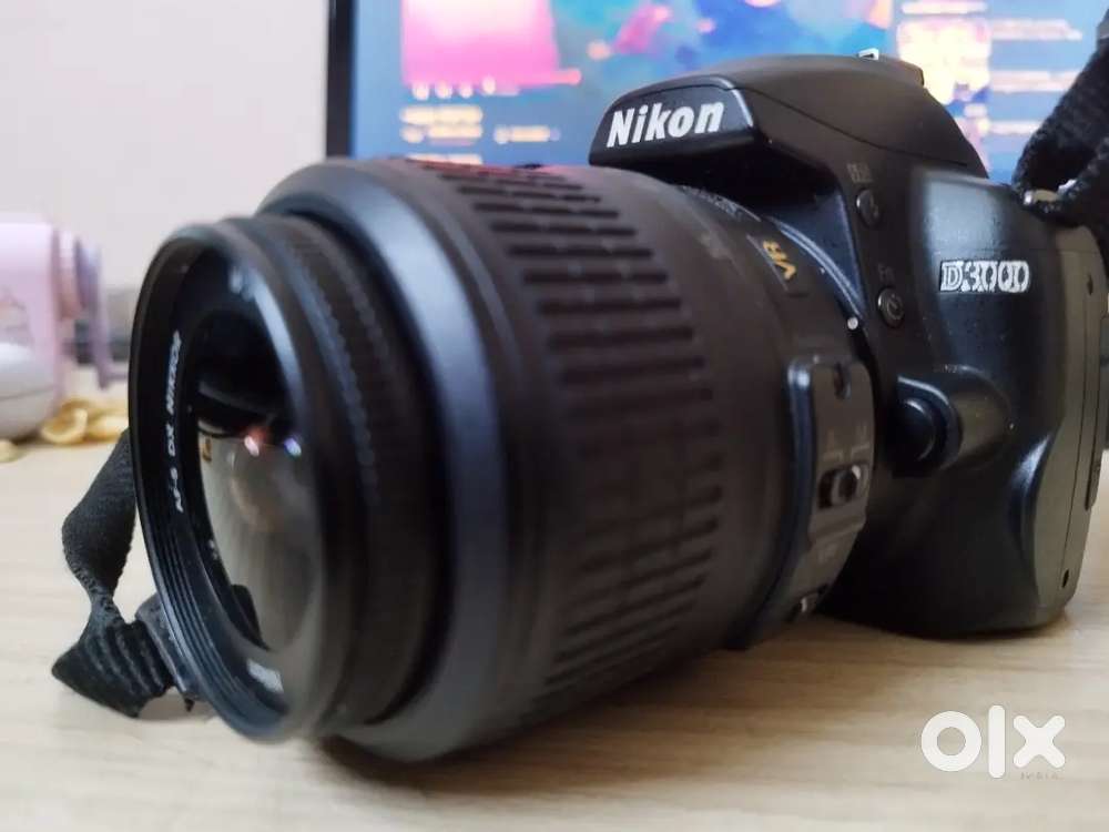 Nikon  D3000 DSLR camera