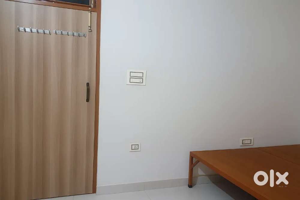 PG in Hazratganj Double Bed Room ₹6000/month