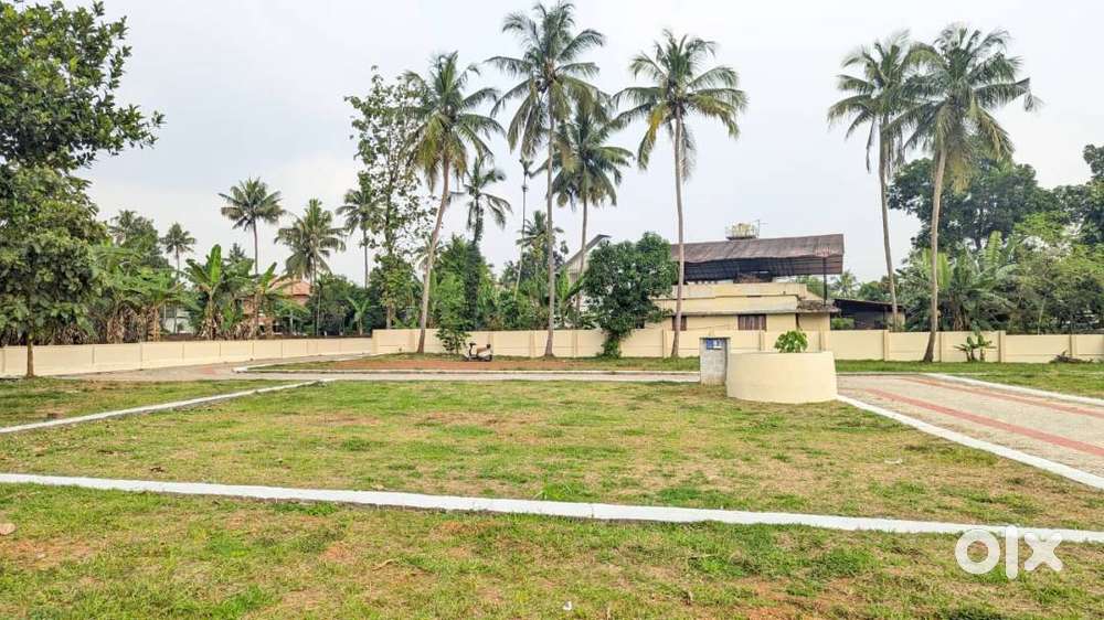 Chalakudy, Muringoor near NH 6.5 cent premium villa plots, 90% loan