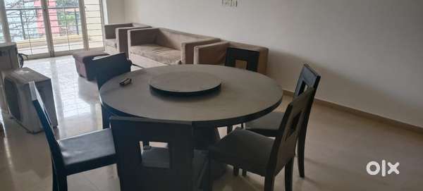 Six Seater Dining Table set with rotating centre