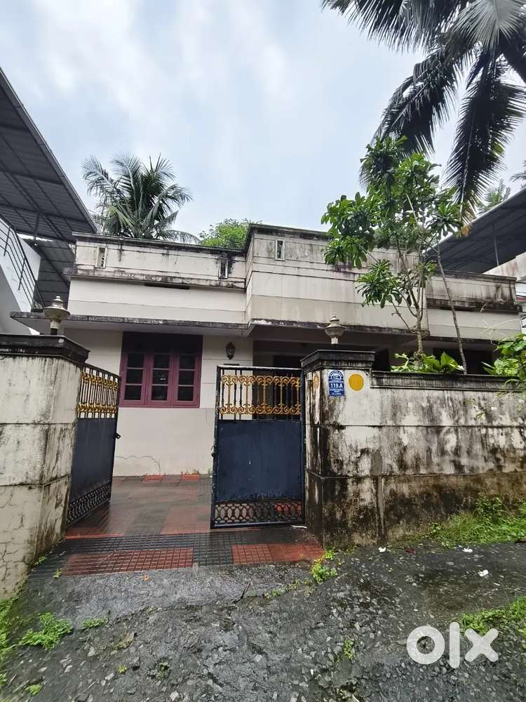 SINGLE SPACIOUS ROOM FOR RENT IN 3-BHK INDEPENDENT HOUSE FOR LADIES