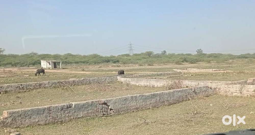 FNG हाइवे ke pas paye plot 4.5 me 150 gaj with ragiestry