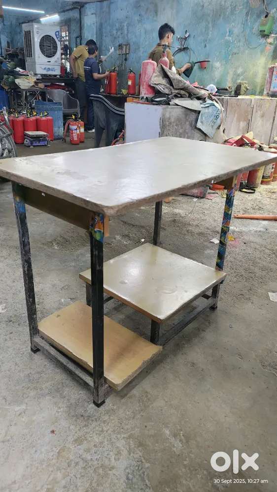 Computer table