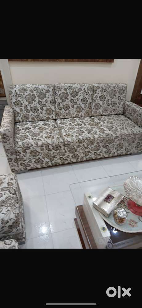 Very good condition sofa set with centre table available for sale