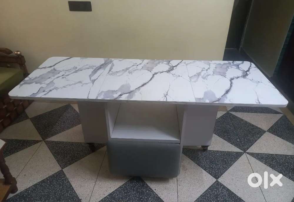 Foldable 4 seater Dinning table