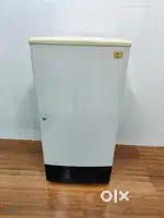 Yy.LG gold white colour sec hand fridge with free service for 6 months