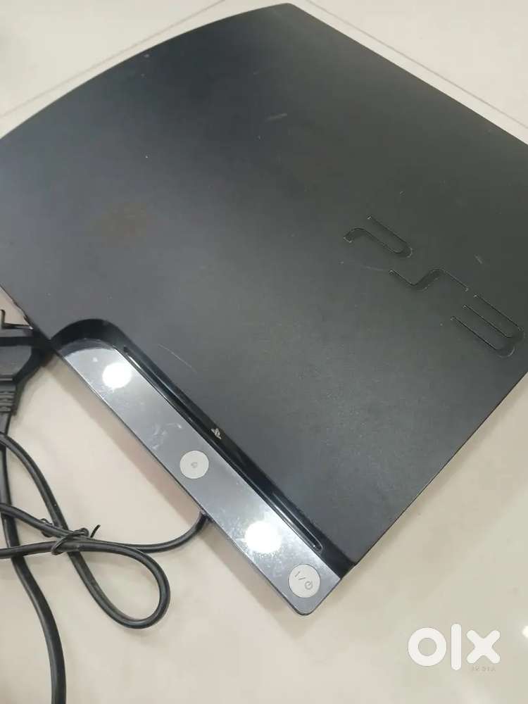 PLAYSTATION 3  GOOD CONDITION WITH 4WIRELESS CONTROL AND 8GAME