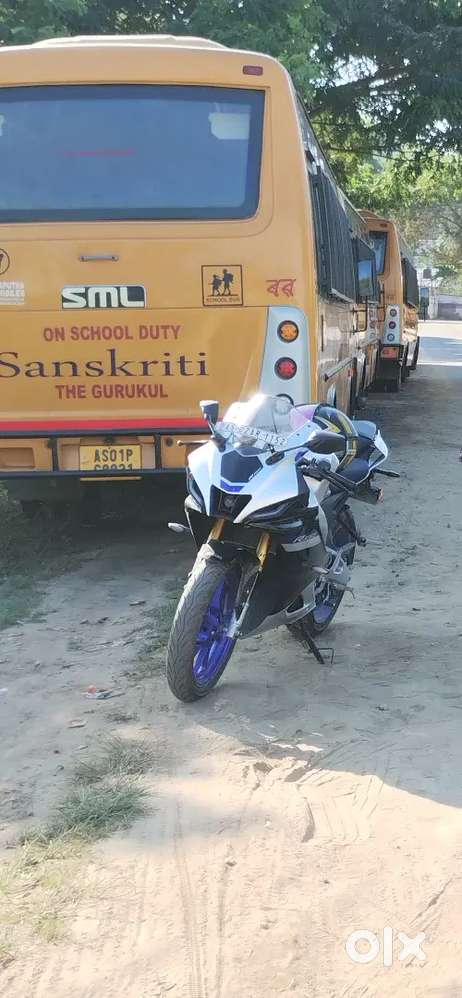 Yamaha R15 M