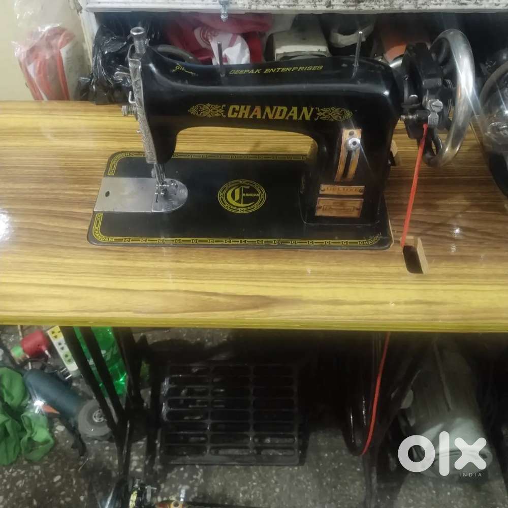 Sewing machine merritt chandan sahara good condition