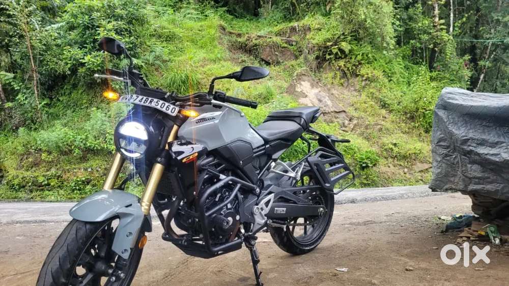 Showroom condition CB300R for sale.