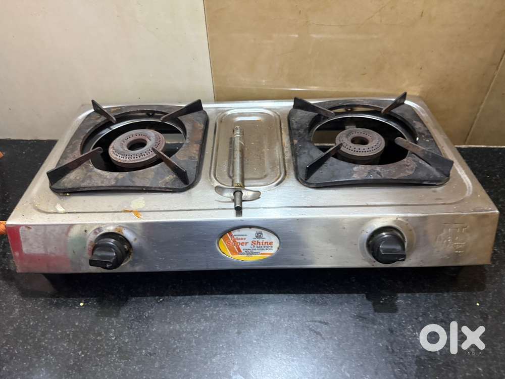 Gas stove with cylinder