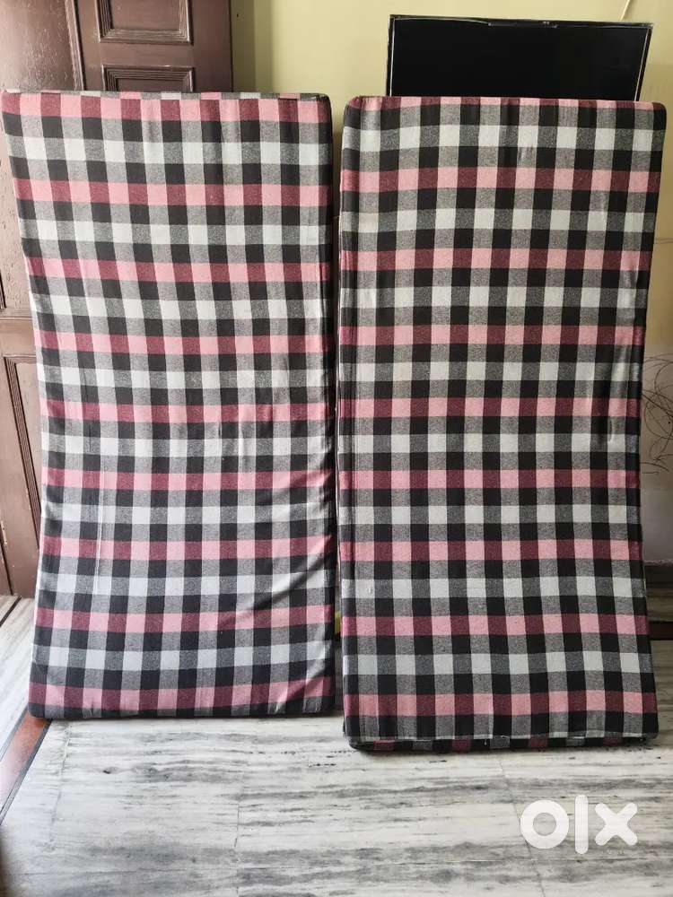 Bed mattress and pillow (Gadda)