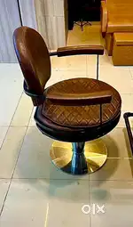 Premium Marc Salon Chair – Top Brand, Excellent Condition