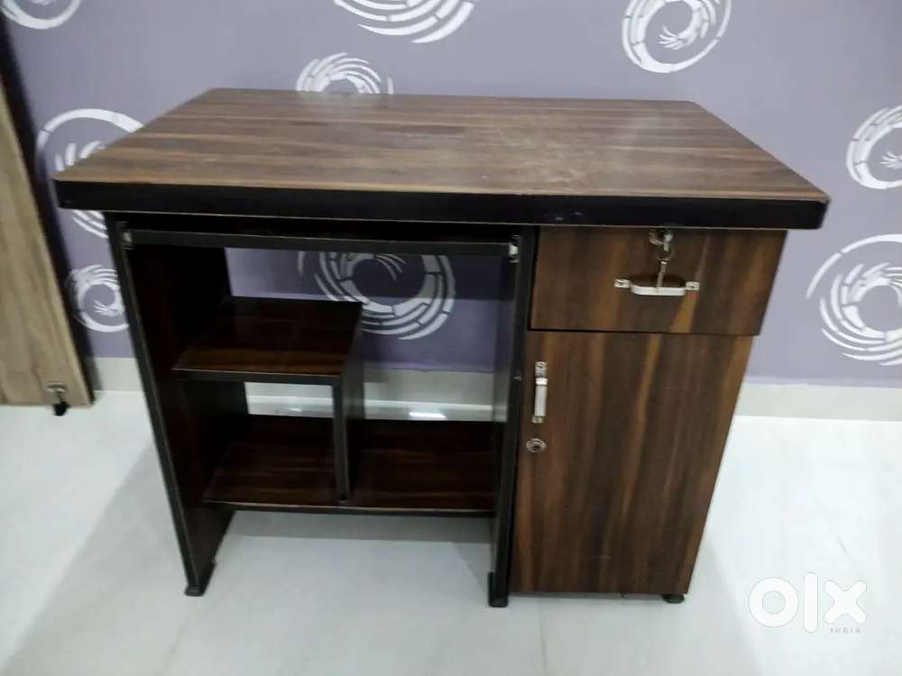 Office computer table with 3x2x2.6