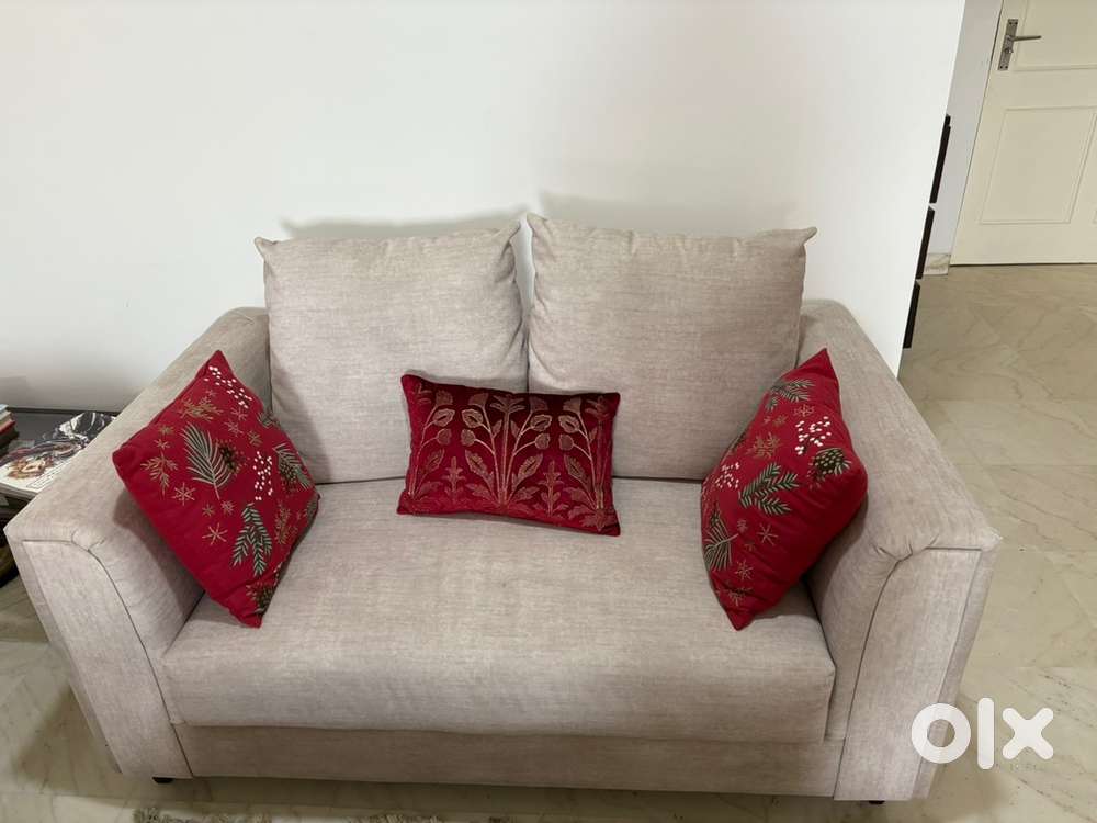 3 seater + 2 seater sofa unit with coffee table
