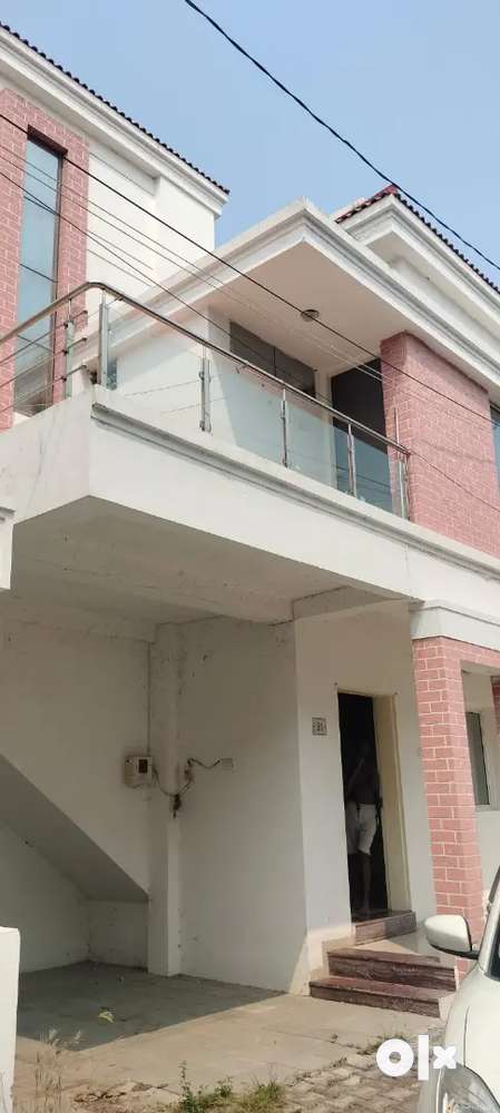 4BHK duplex at royal life with water and electricity 24*7 supply