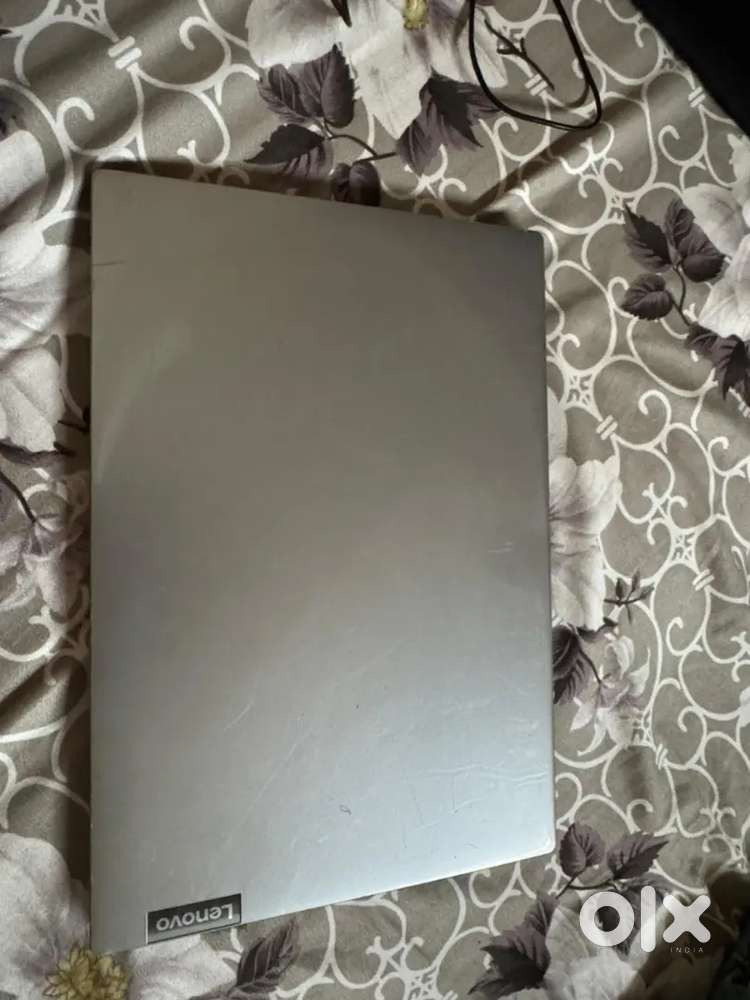Lenovo IdeaPad S145 Ryzen 3 256gb ssd 
8gb ram 
5gb graphics