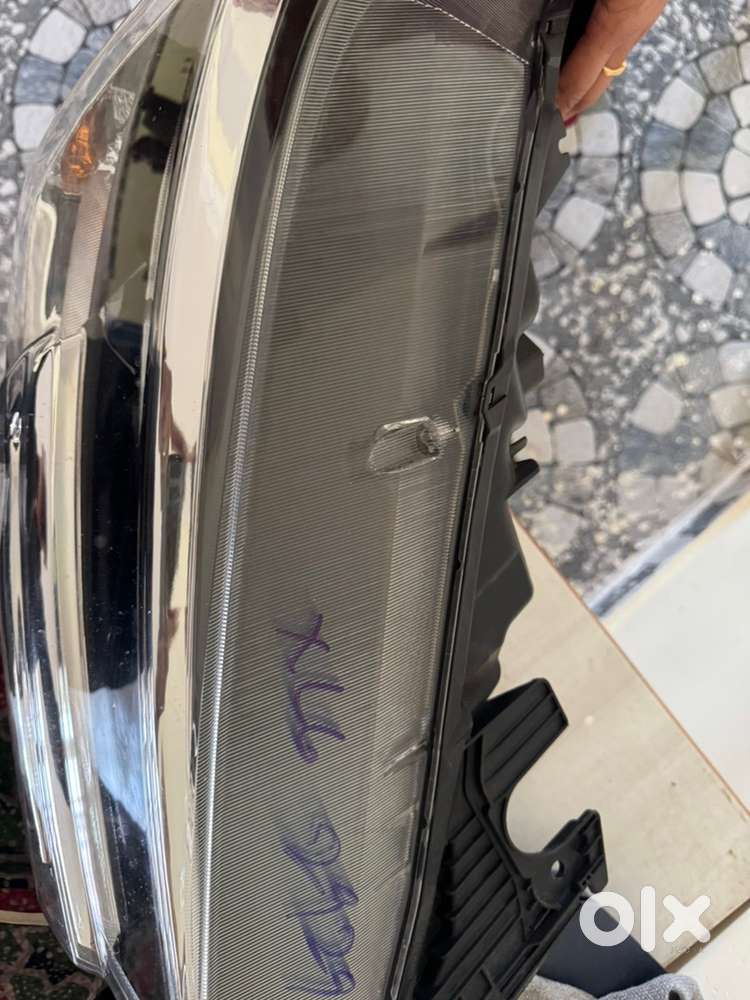 Xl6 head light little bit damage