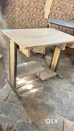 Computer table