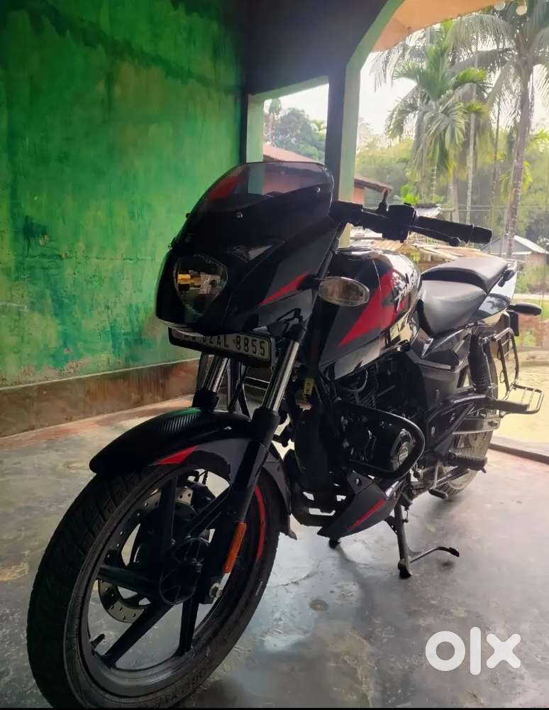 Pulsar 150, model 2023, running 10,000