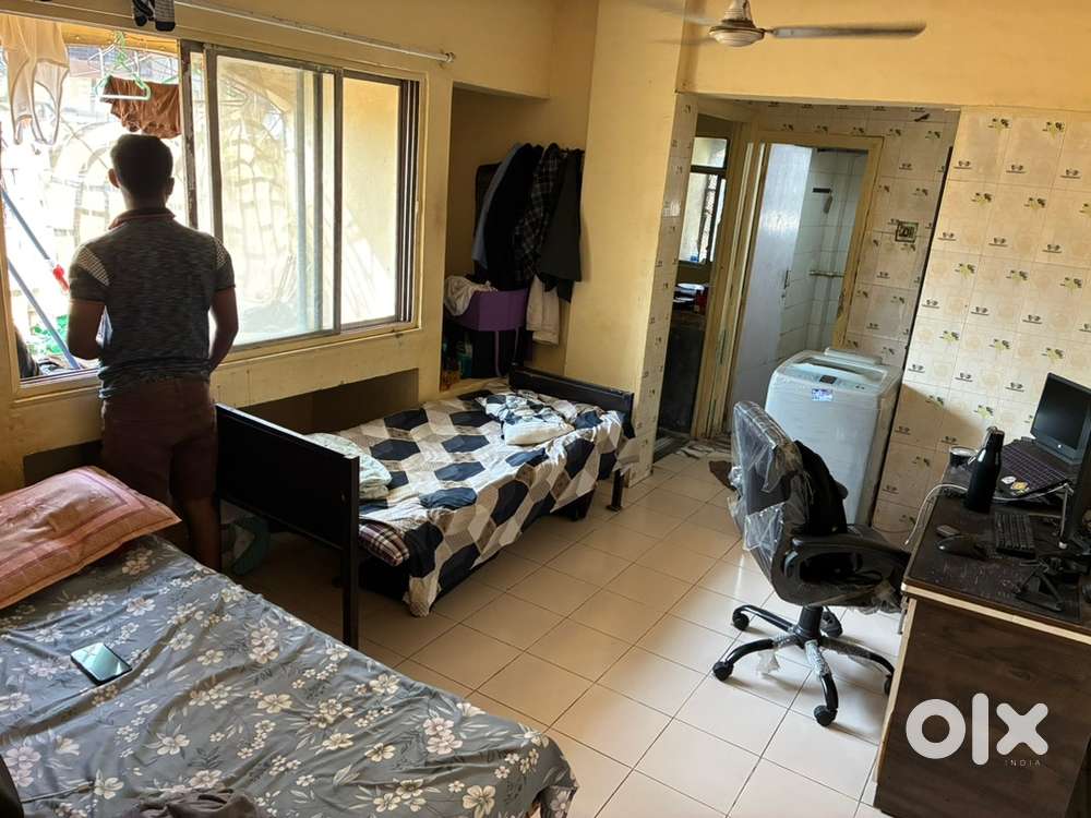 1BHK (NEED A ROOMMATE)