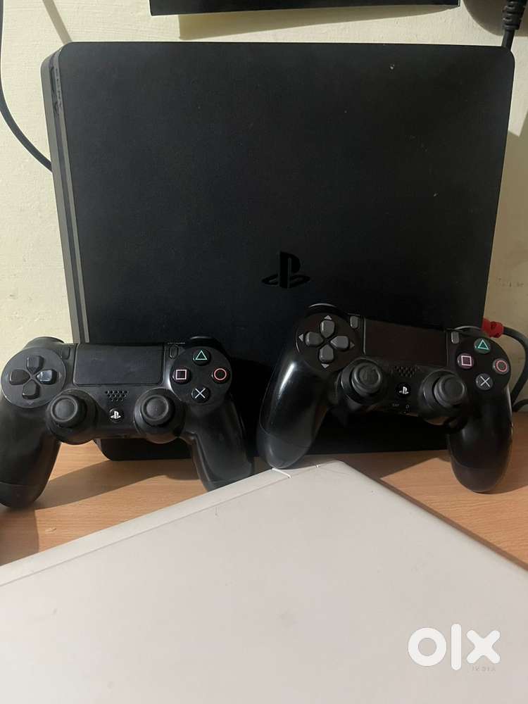 Playstation 4 slim 1TB (rarely used)