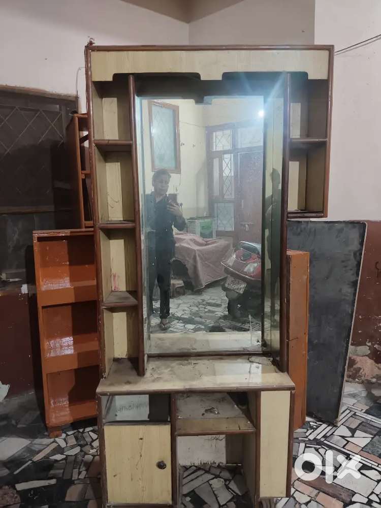 Dressing table