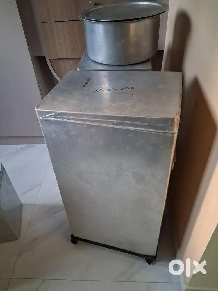 Aluminium Storage Dabba 35 kg with wherls