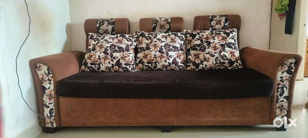 Sofa Set for sell in good condition (3+1+1)