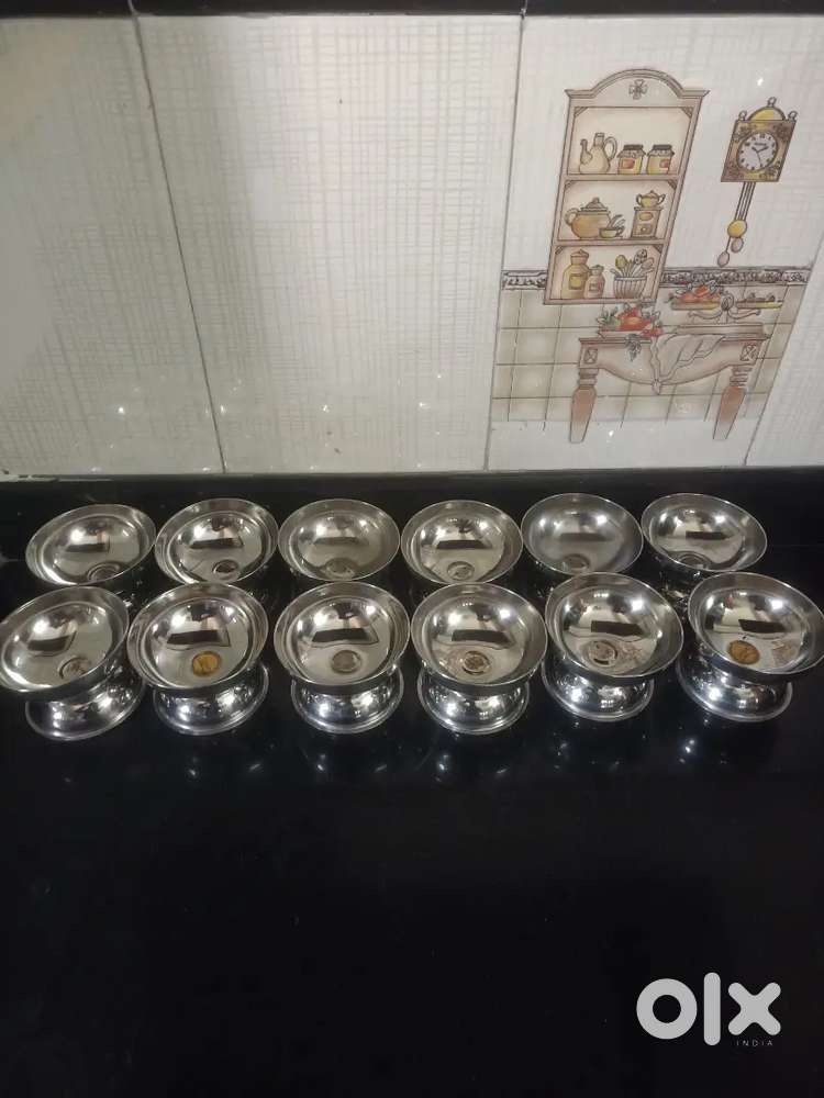I am selling 12 PCS of icecream Bowls