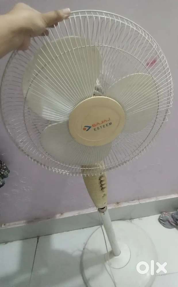 Bajaj esteem table fan