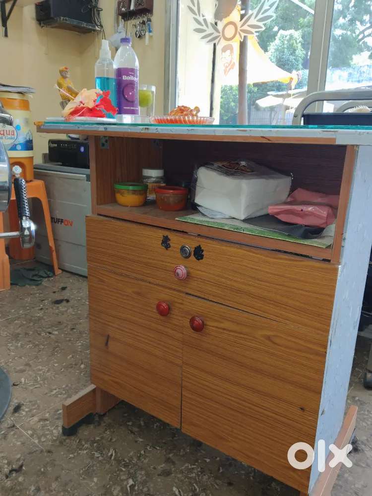 Computer table