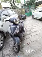 Grey Honda Aviator
