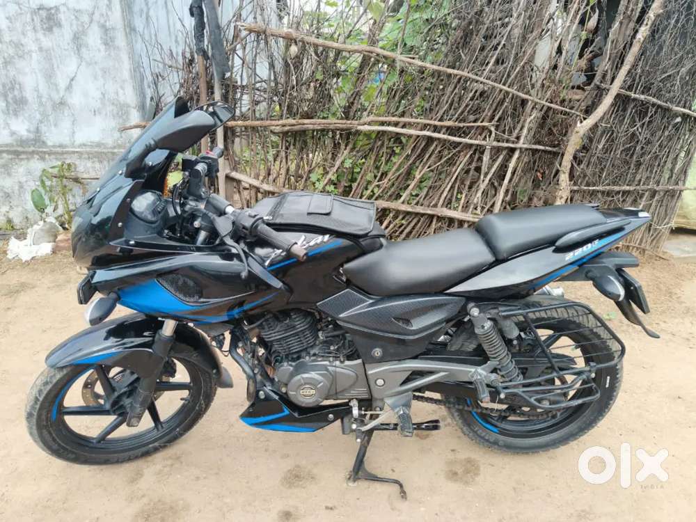 Pulsar 220 F