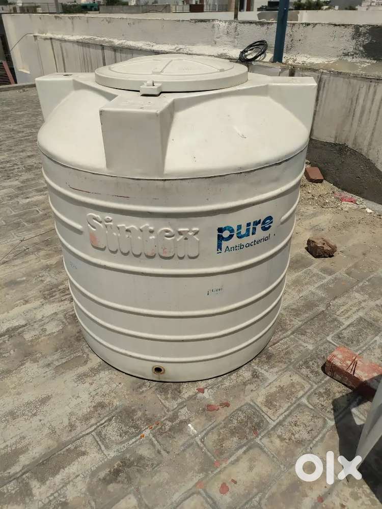 Water storage tank