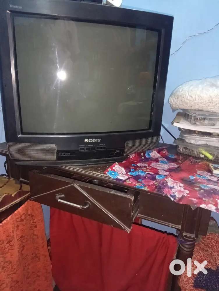 Good condition counter aur TV