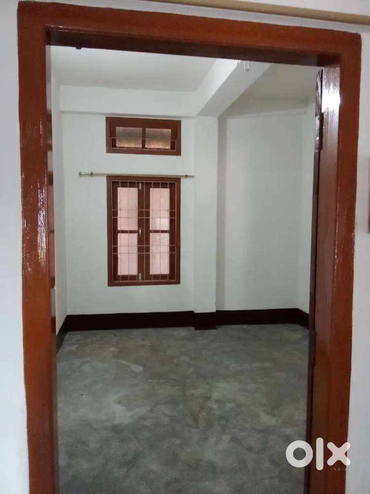 Double room with attached bath and  24 X7 water.Good location,