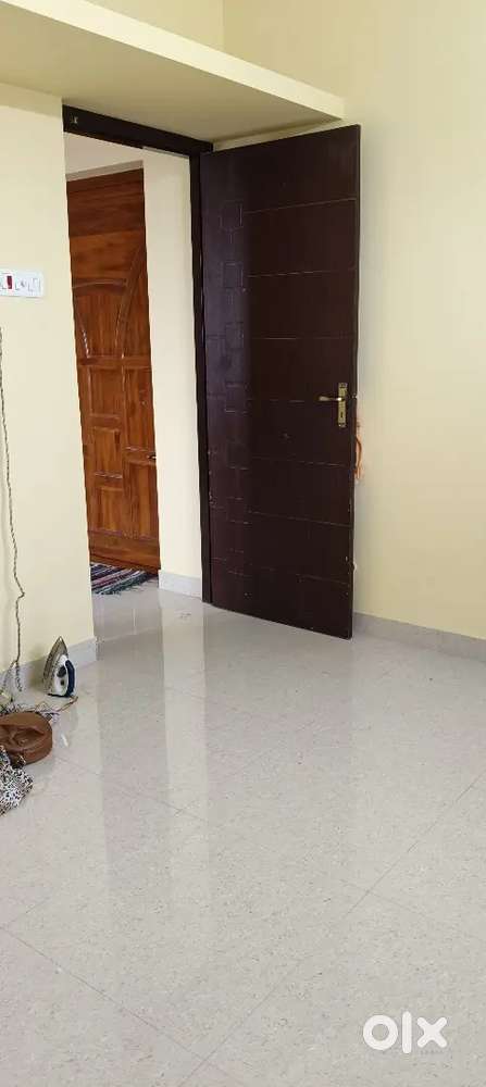 Need 2 female roommates