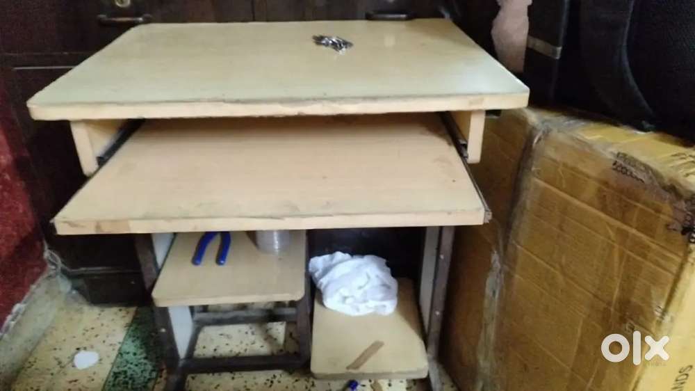 Computer table