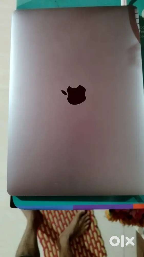 MacBook Air ( 2018 Model )