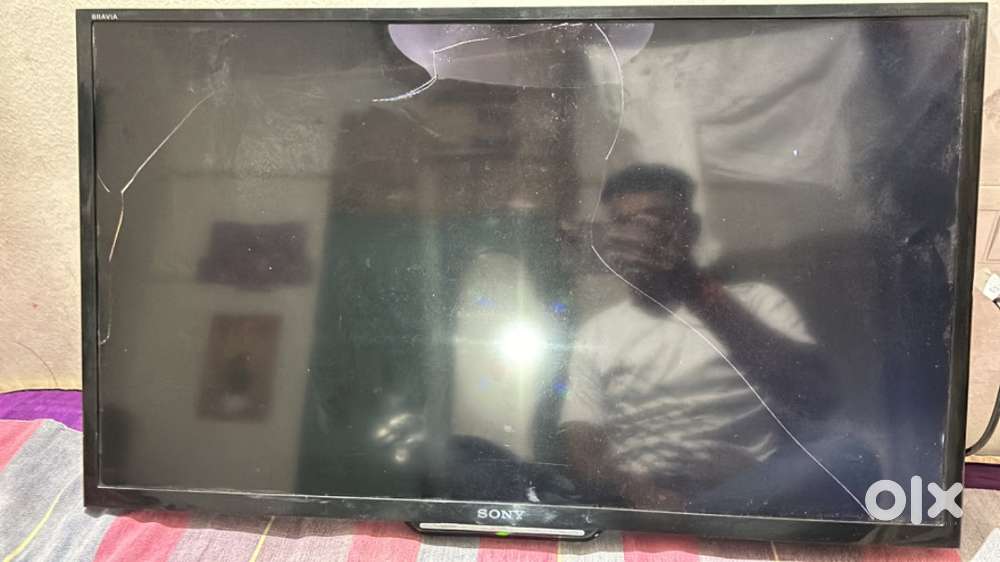 Sony Bravia tv model-klv-32R562C