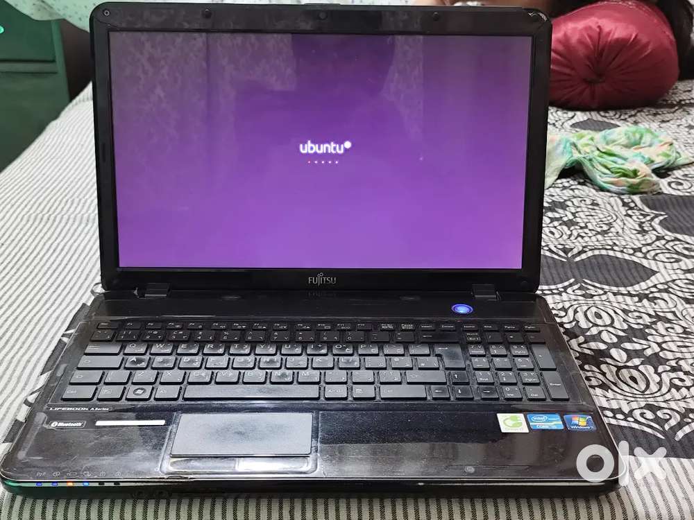 Fujitsu Laptop i5 500 gb